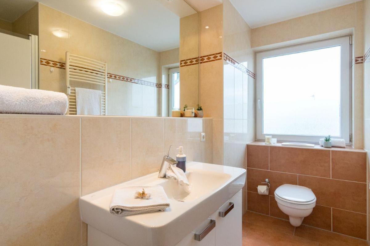 Haus-Windjammer-Wohnung-26-Marina-26 Хайлигенхафен Екстериор снимка